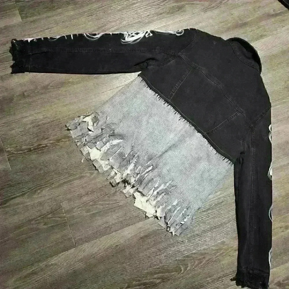 One-of-a-kind handmade  grunge / punk shredded butterfly painted denim jacket - Picture 11 of 16